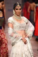 preeti Desai walk the ramp for Anita Dongre show at Lakme Fashion Week Day 3 on 5th Aug 2012 (24).JPG